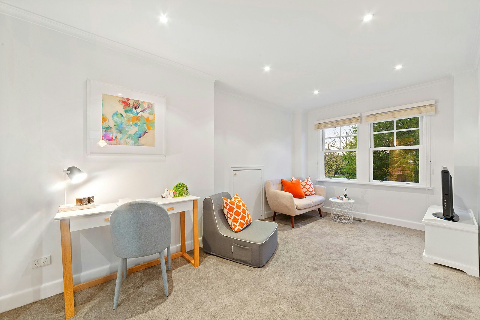 2 Kinloch Avenue, Mont Albert, VIC