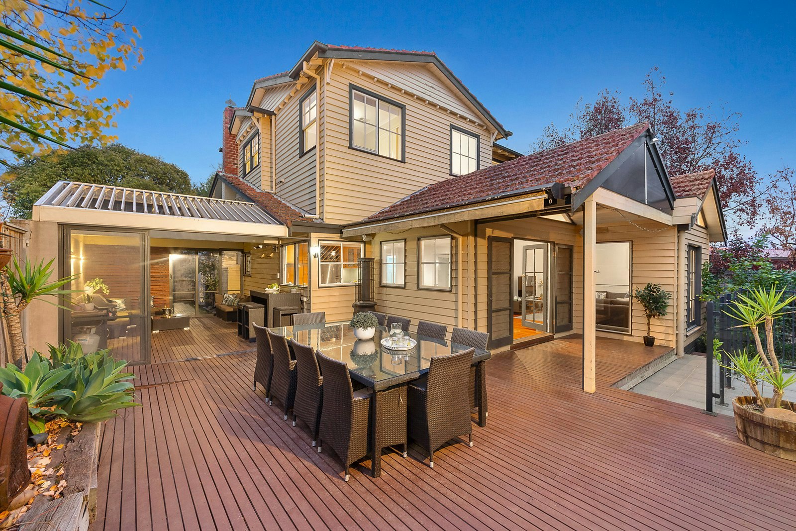 2 Kinloch Avenue, Mont Albert, VIC