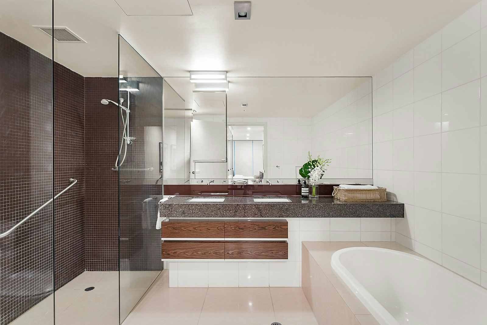 1708/250 St Kilda Road, Southbank, VIC