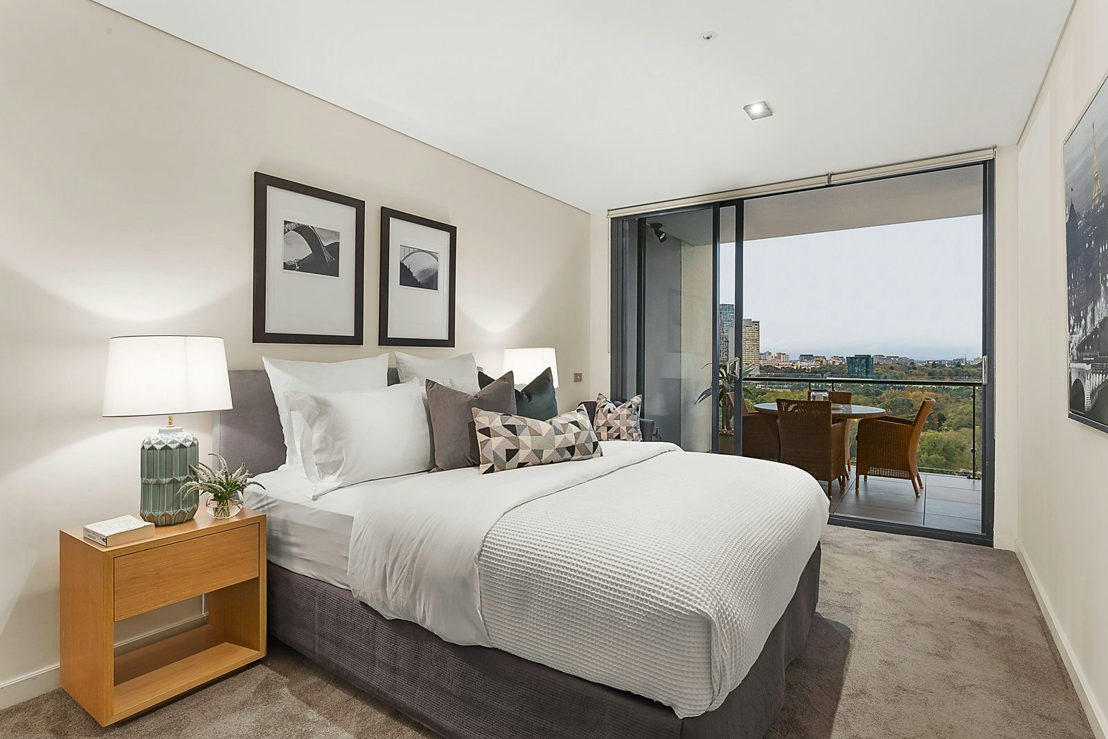 1708/250 St Kilda Road, Southbank, VIC