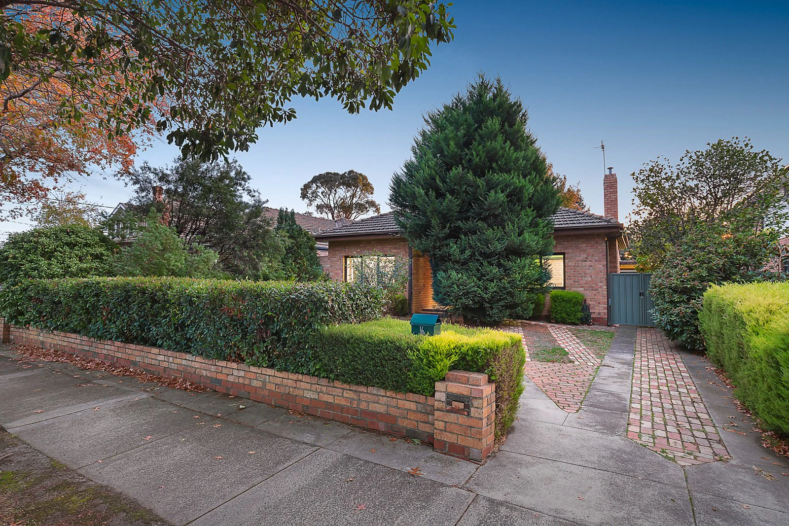 16 Queens Parade, Glen Iris, VIC