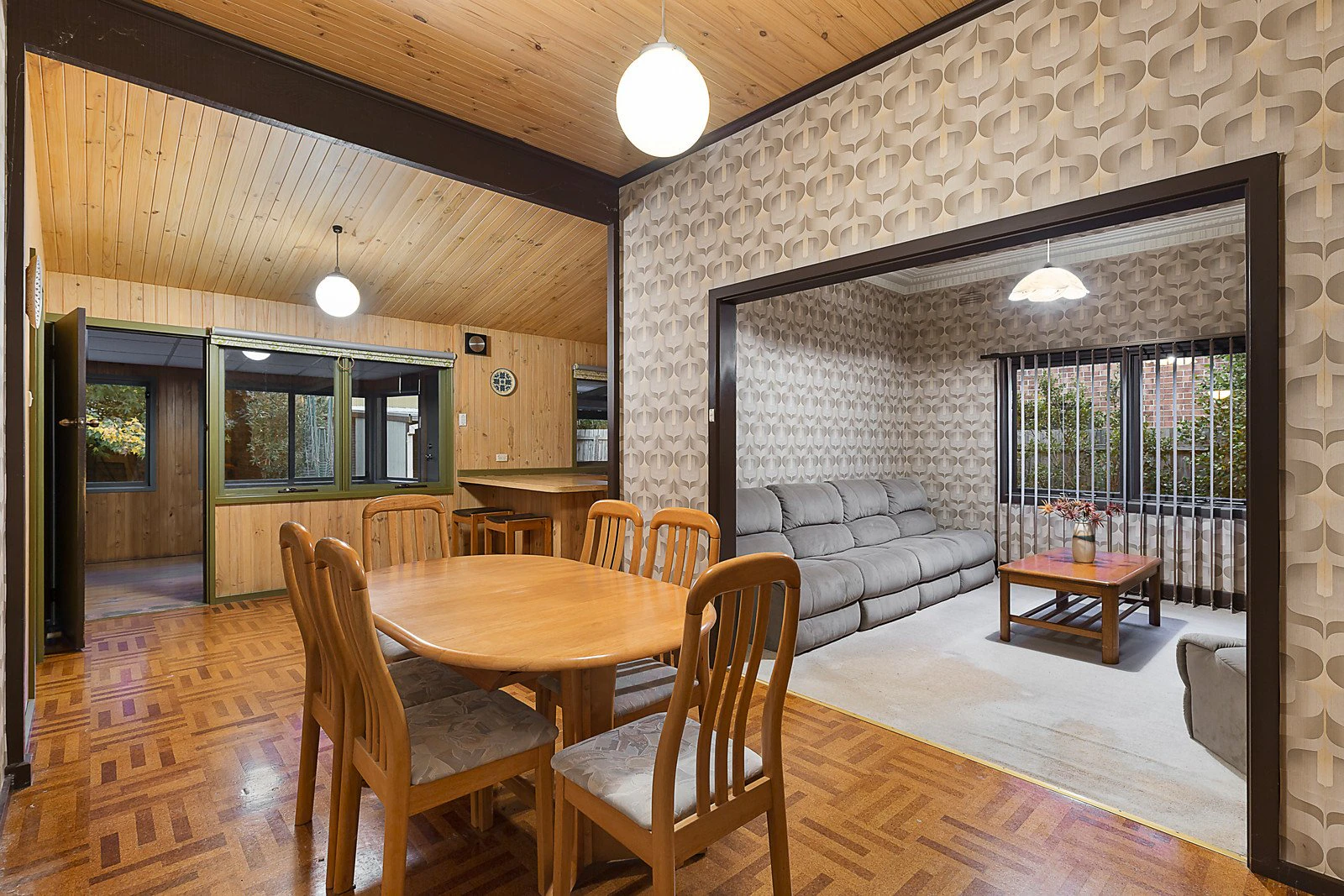 16 Queens Parade, Glen Iris, VIC