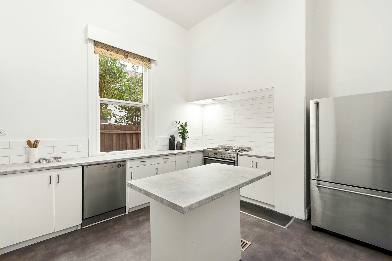 12 Royal Crescent, Armadale, VIC