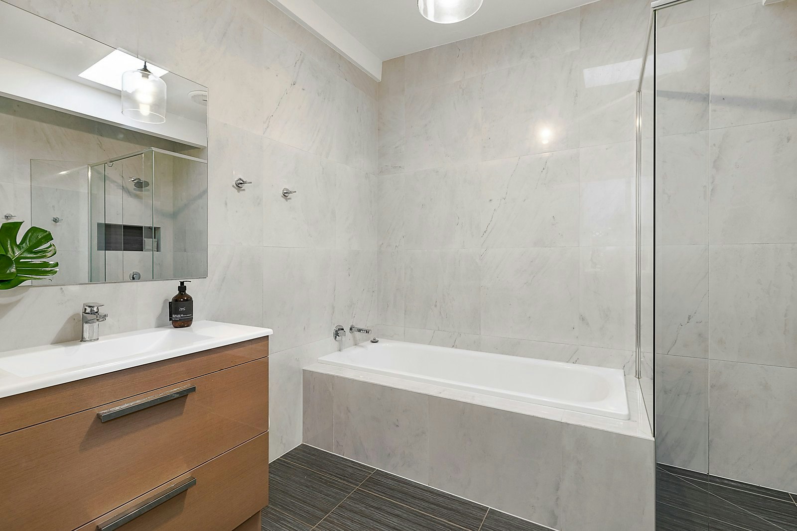 12 Emo Road, Malvern East, VIC