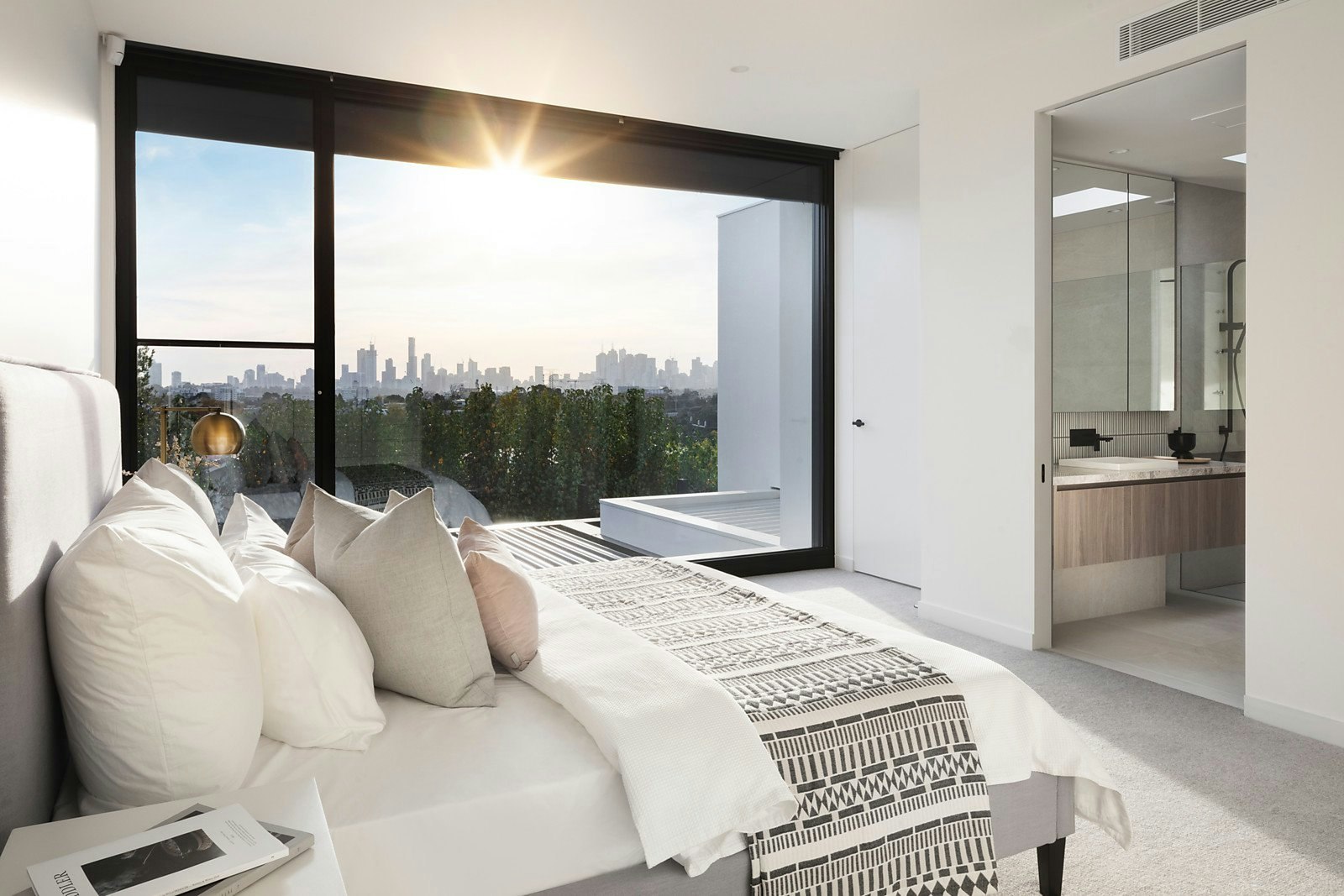 2 Chastleton Avenue, Toorak, VIC