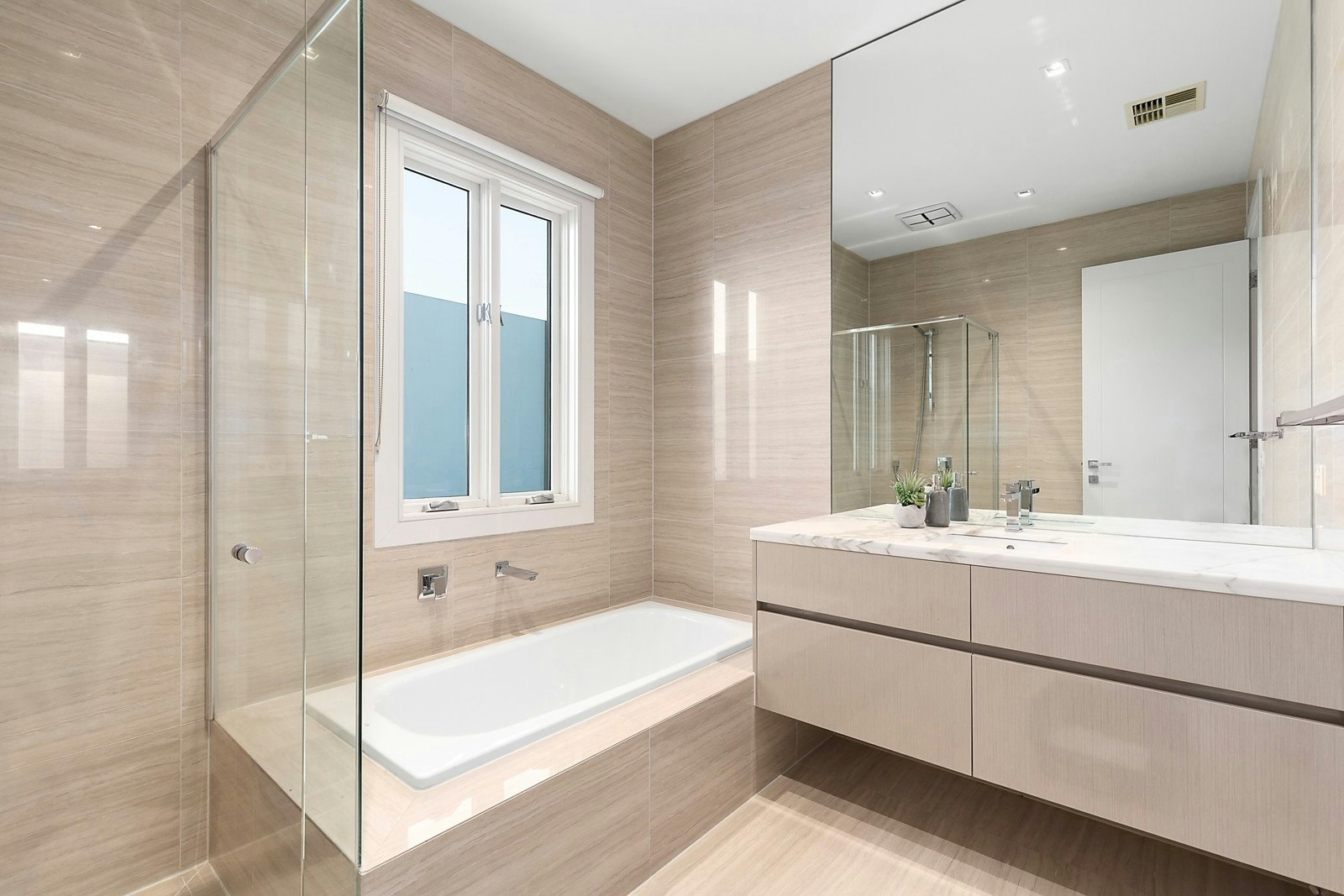 2B Rothesay Avenue, Brighton, VIC