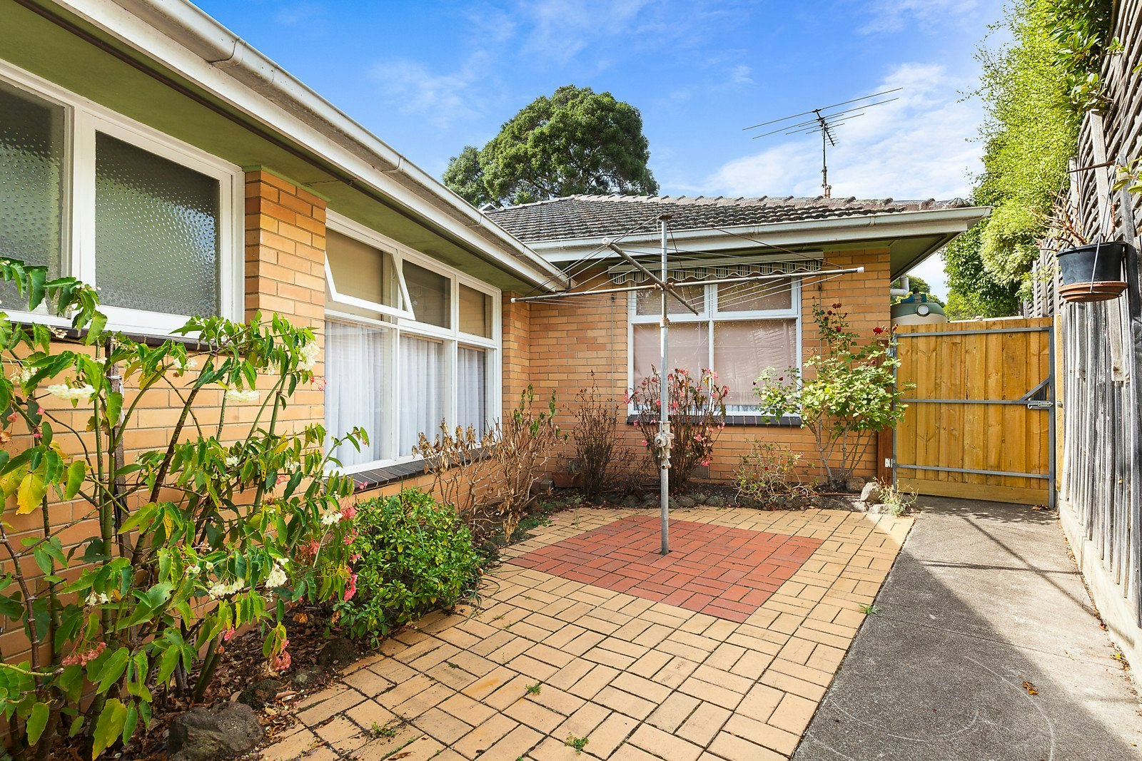 2/33 Logan Street, Canterbury, VIC