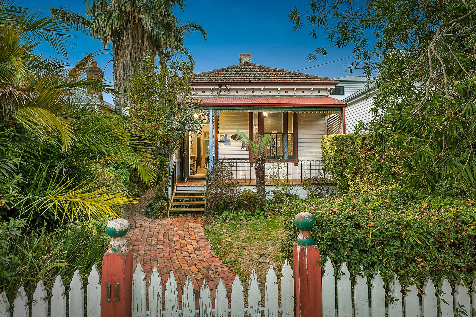11 Barkly Avenue, Armadale, VIC