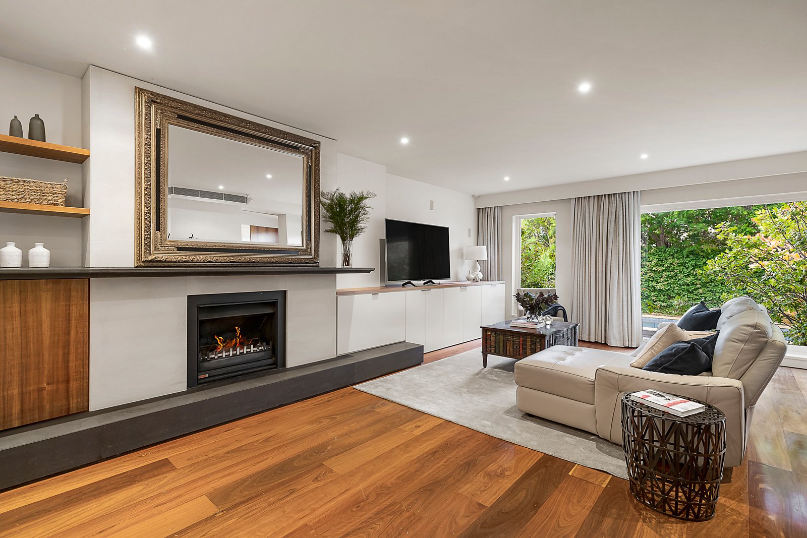 19 Sargood Street, Toorak - Thumbnail 2