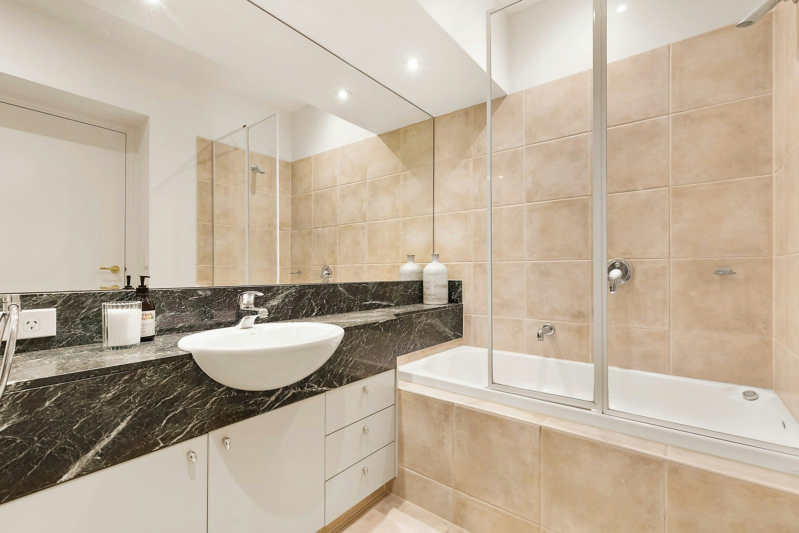 17/1 Maraquita Grove, Hawthorn East, VIC