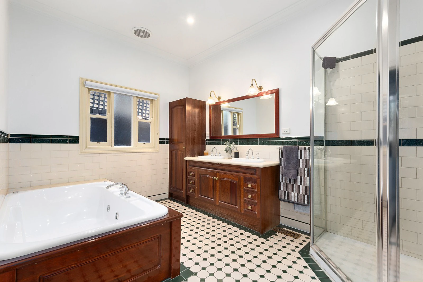 122 Pakington Street, Kew, Vic