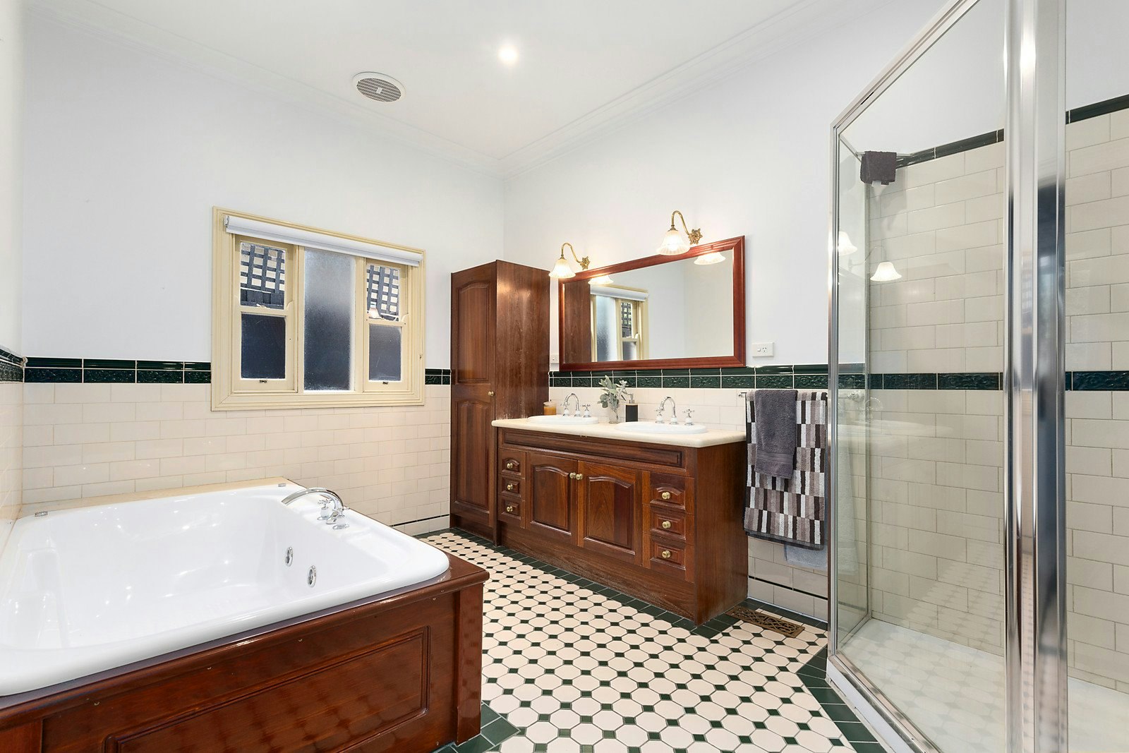 122 Pakington Street, Kew, Vic