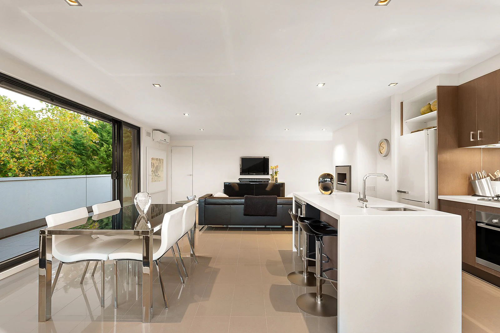 11/10 Docker Street, Elwood, VIC