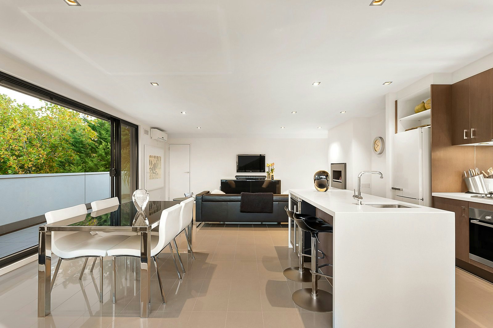 11/10 Docker Street, Elwood, VIC