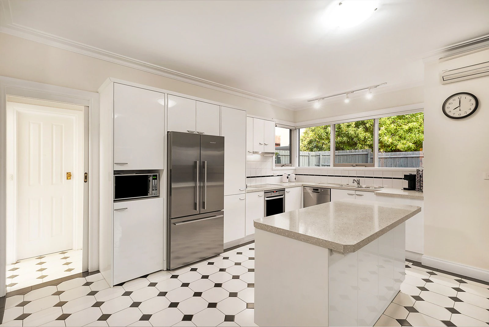 17 Kendall Street, Elwood, VIC
