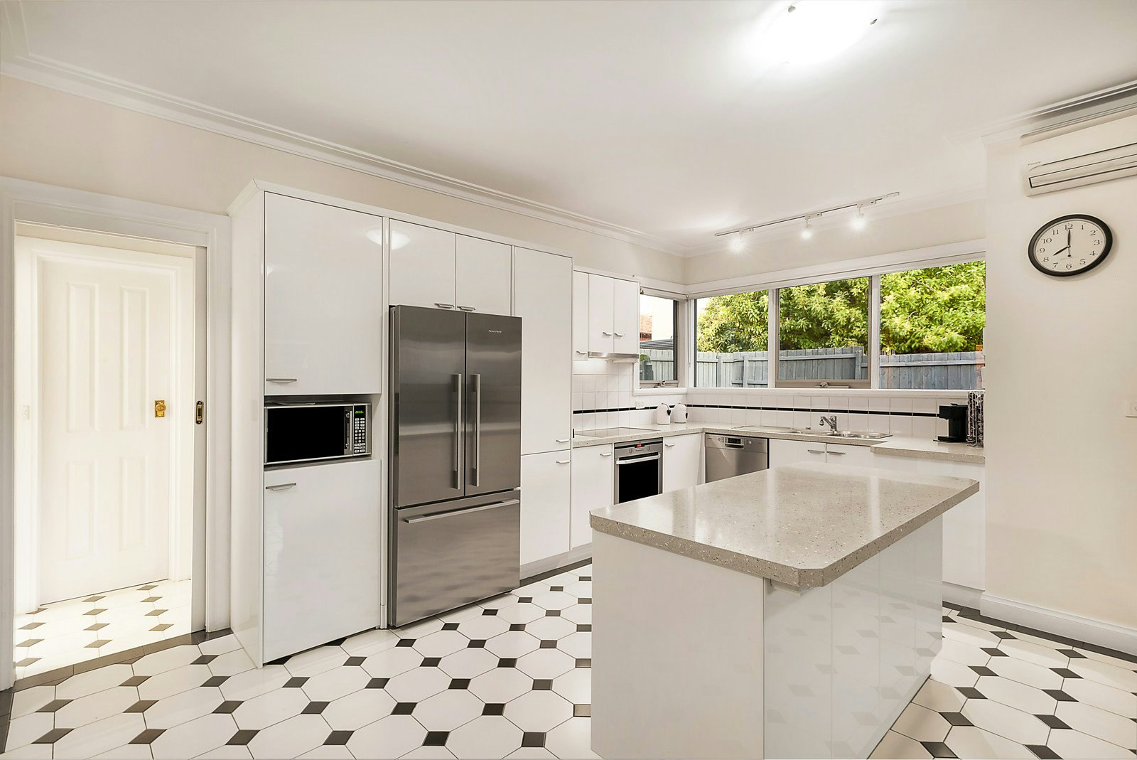 17 Kendall Street, Elwood, VIC