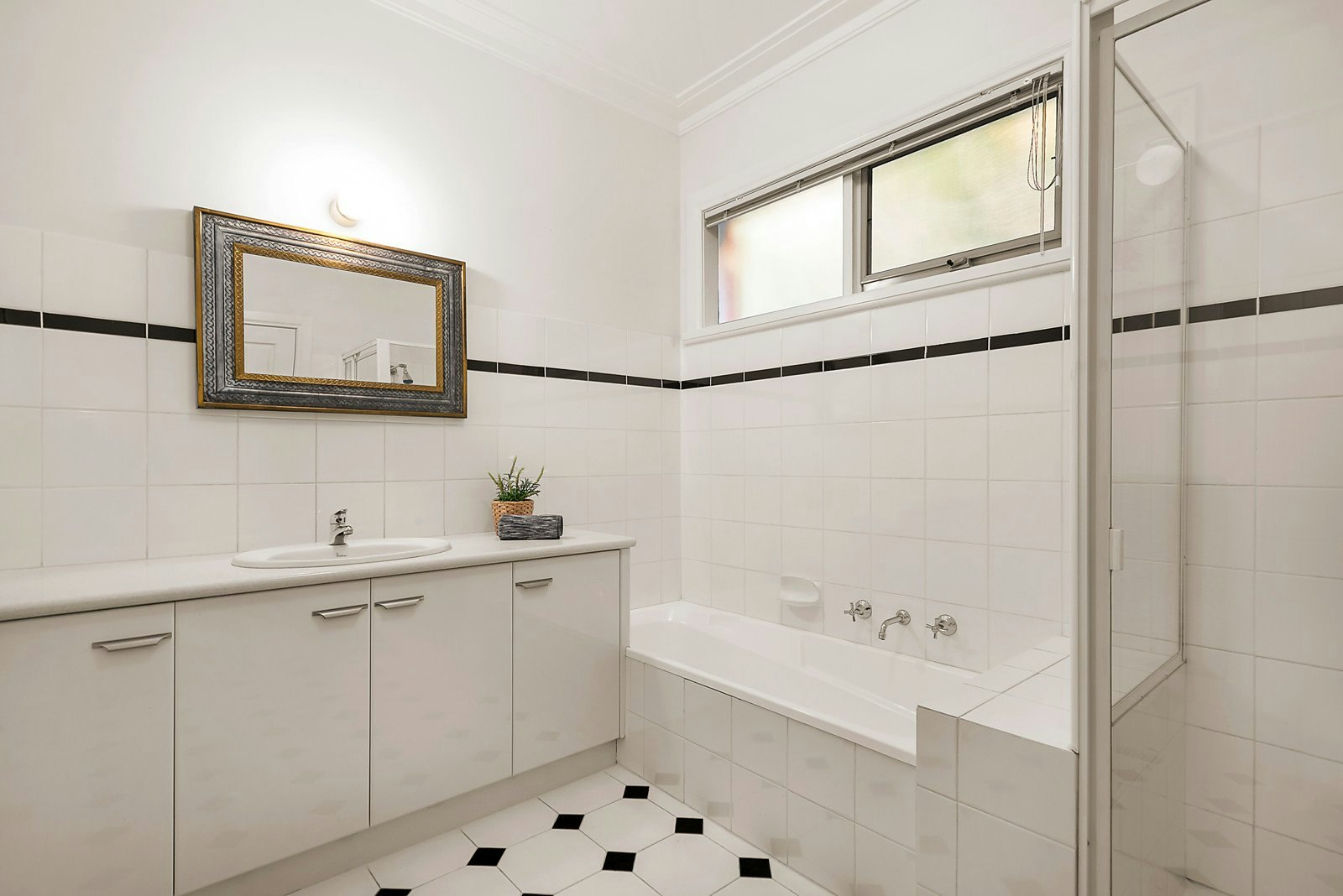 17 Kendall Street, Elwood, VIC