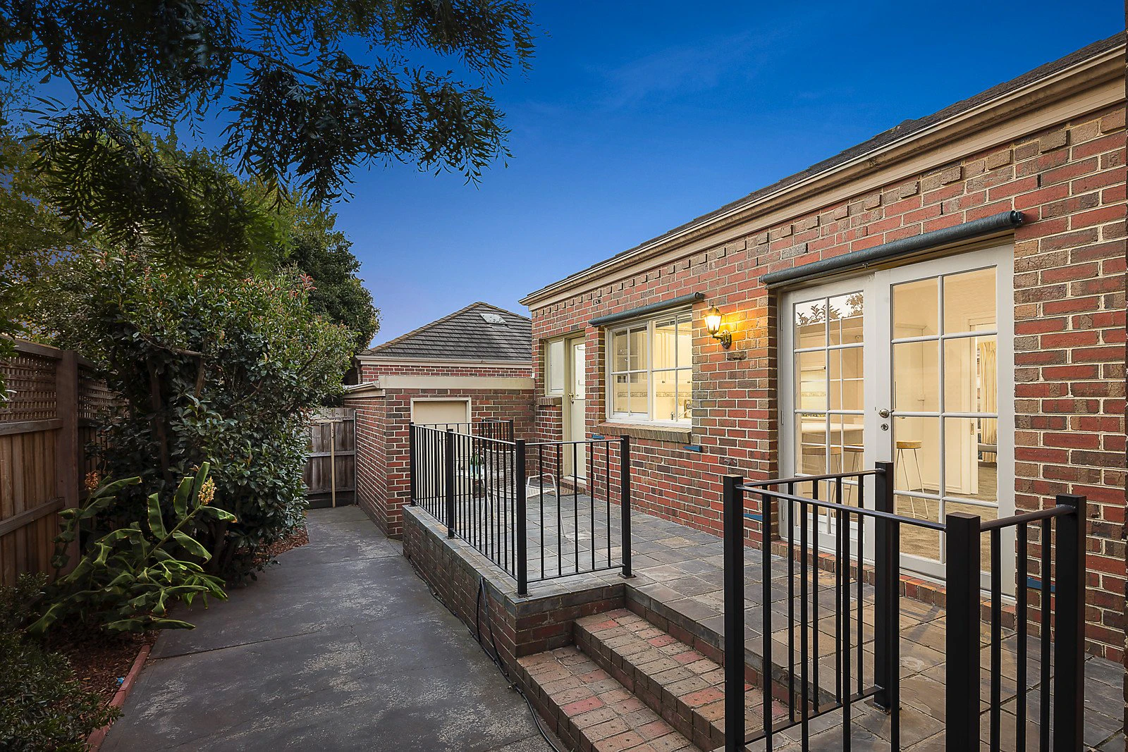 2/247 Highfield Road, Camberwell, VIC