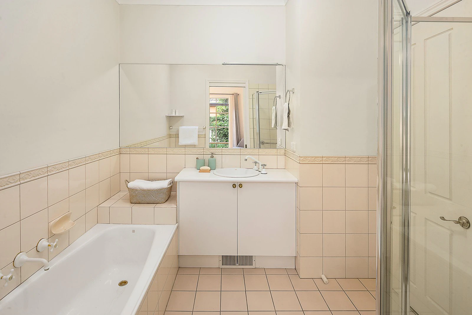 2/247 Highfield Road, Camberwell, VIC