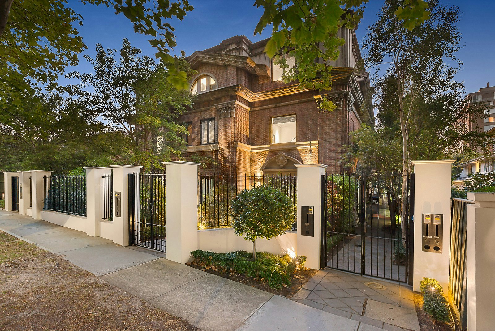 7D Woorigoleen Road, Toorak, VIC