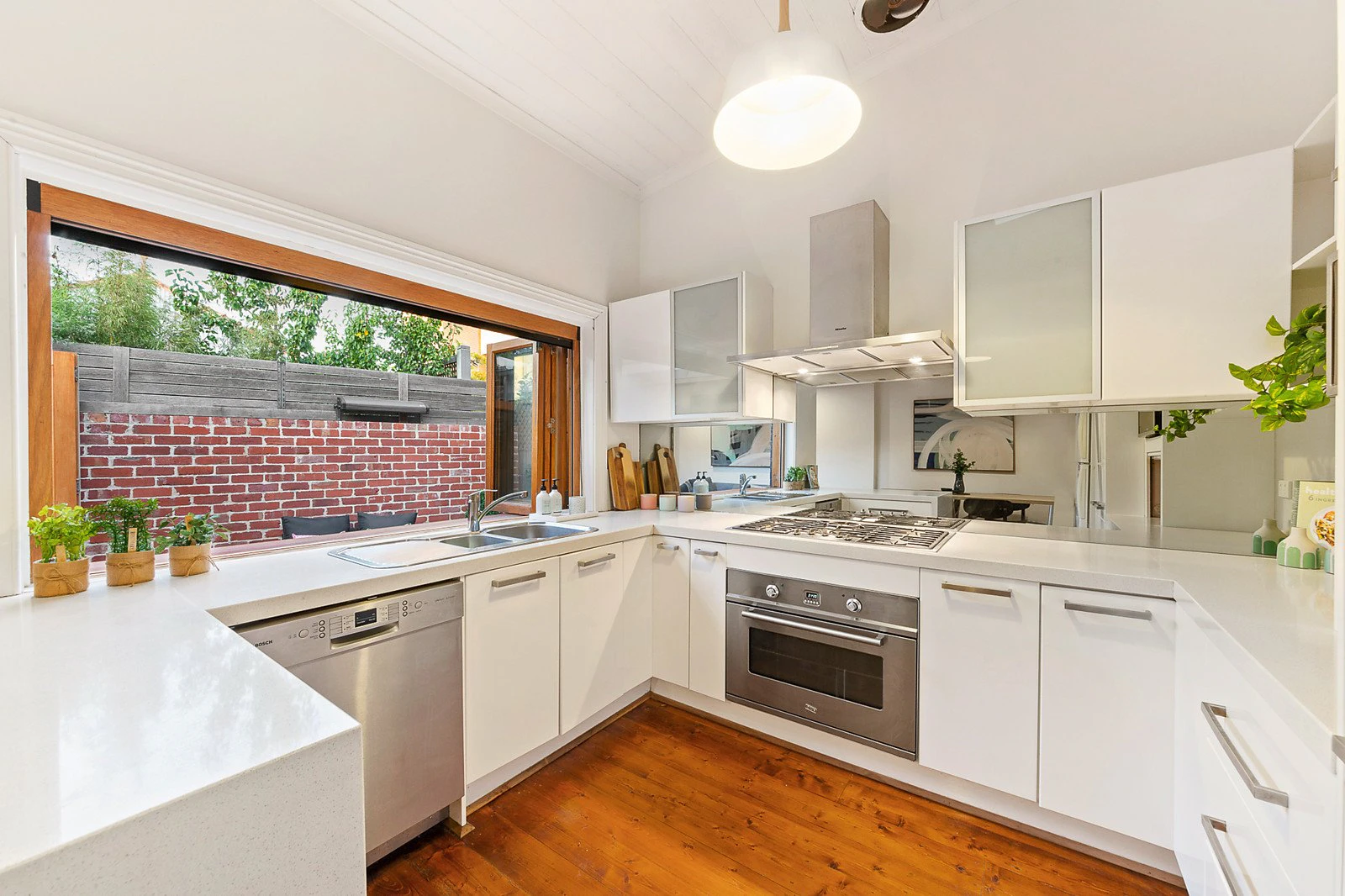32 Longmore Street, St Kilda West, VIC
