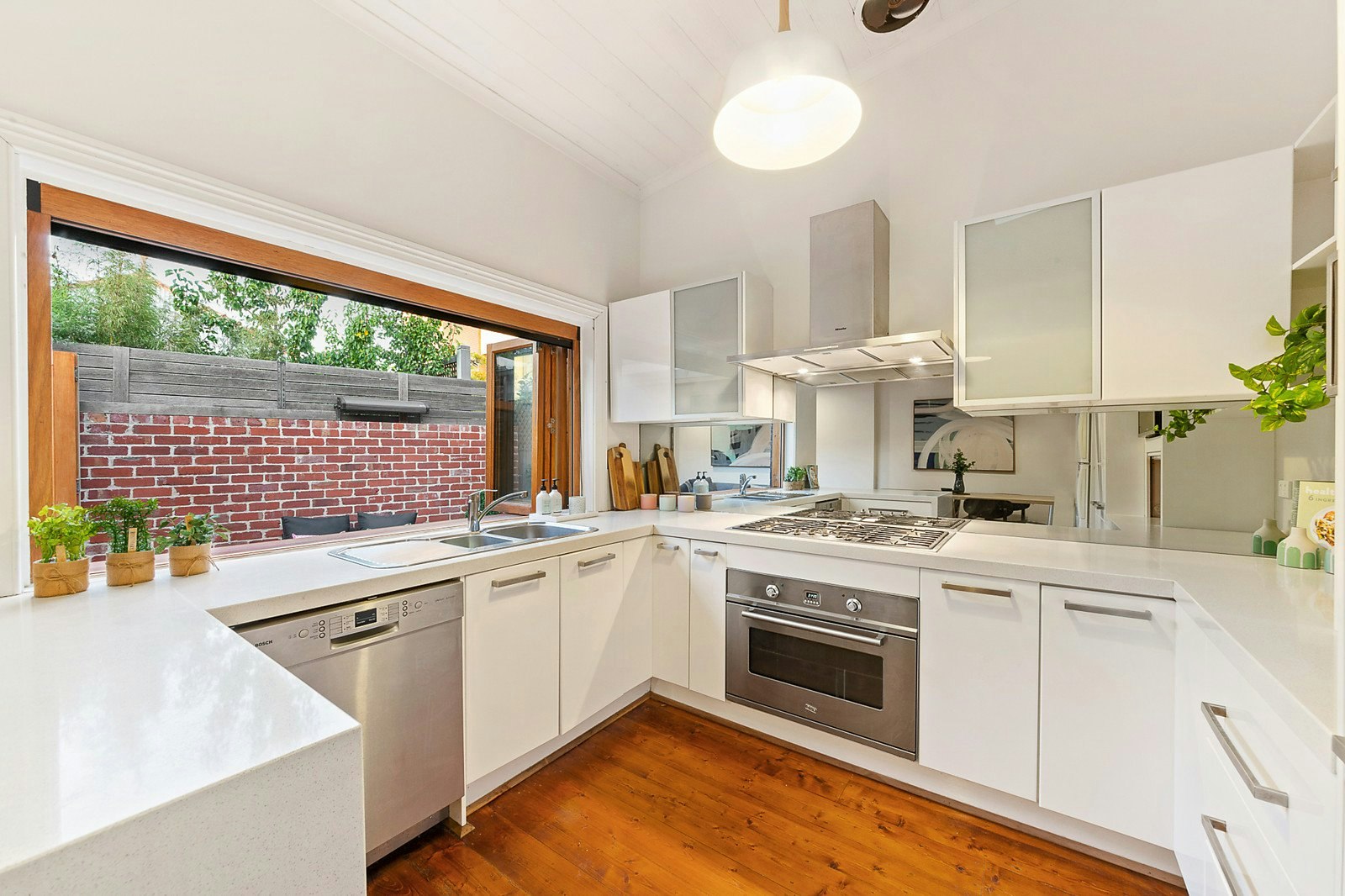 32 Longmore Street, St Kilda West, VIC