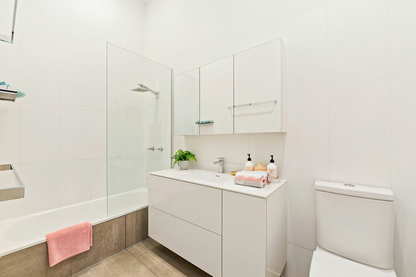 32 Longmore Street, St Kilda West, VIC