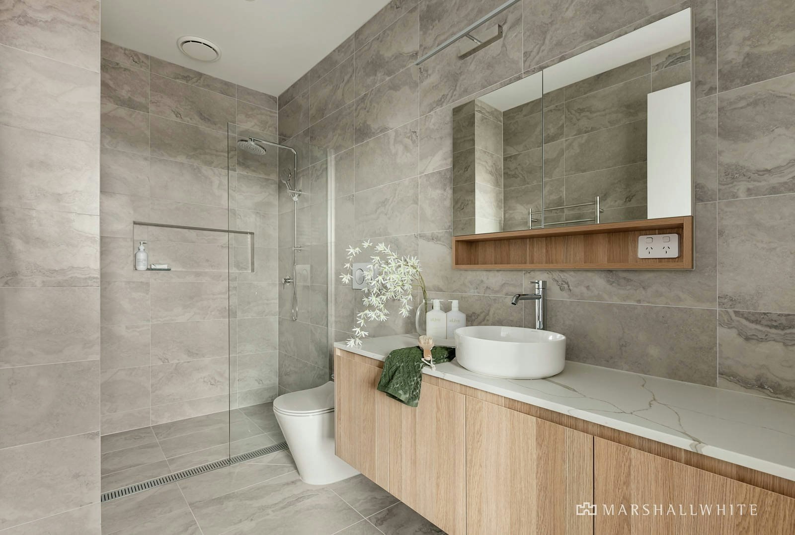 2/46 Kenmare Street, Mont Albert, VIC