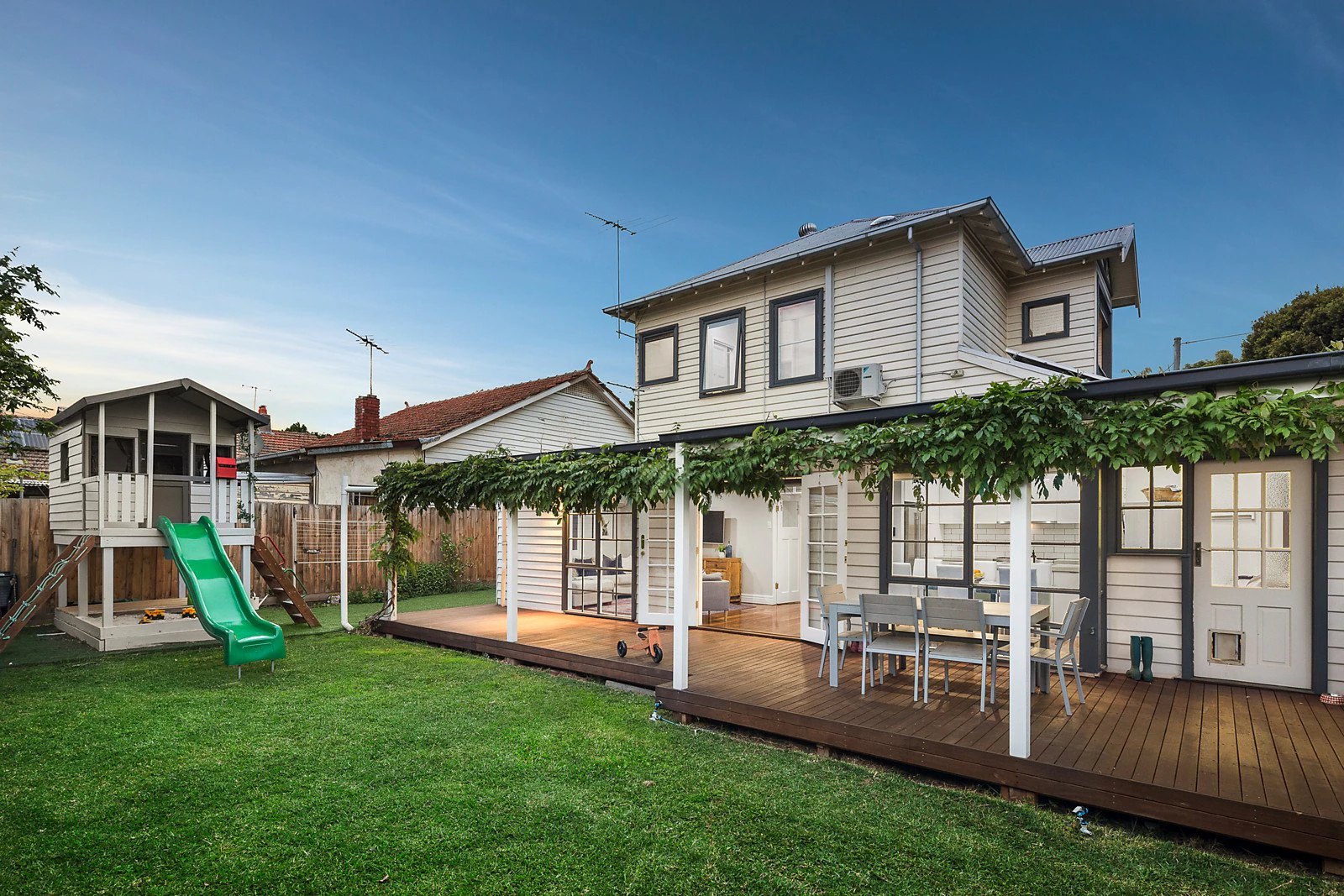 16 Loch Street, Kew, VIC