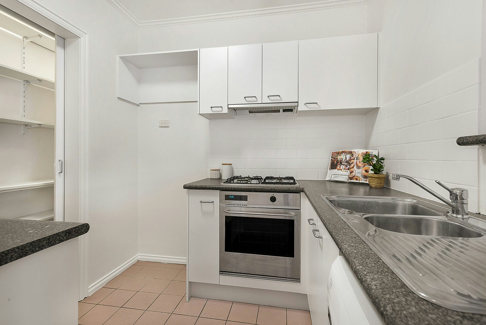 21/2 Henrietta Street, Hawthorn, VIC