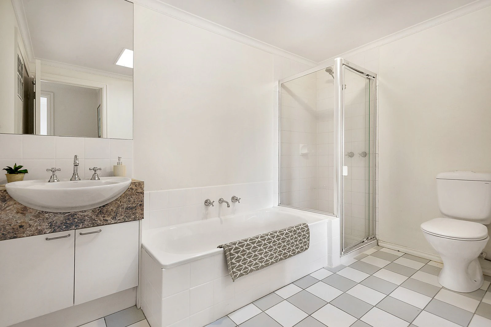 21/2 Henrietta Street, Hawthorn, VIC