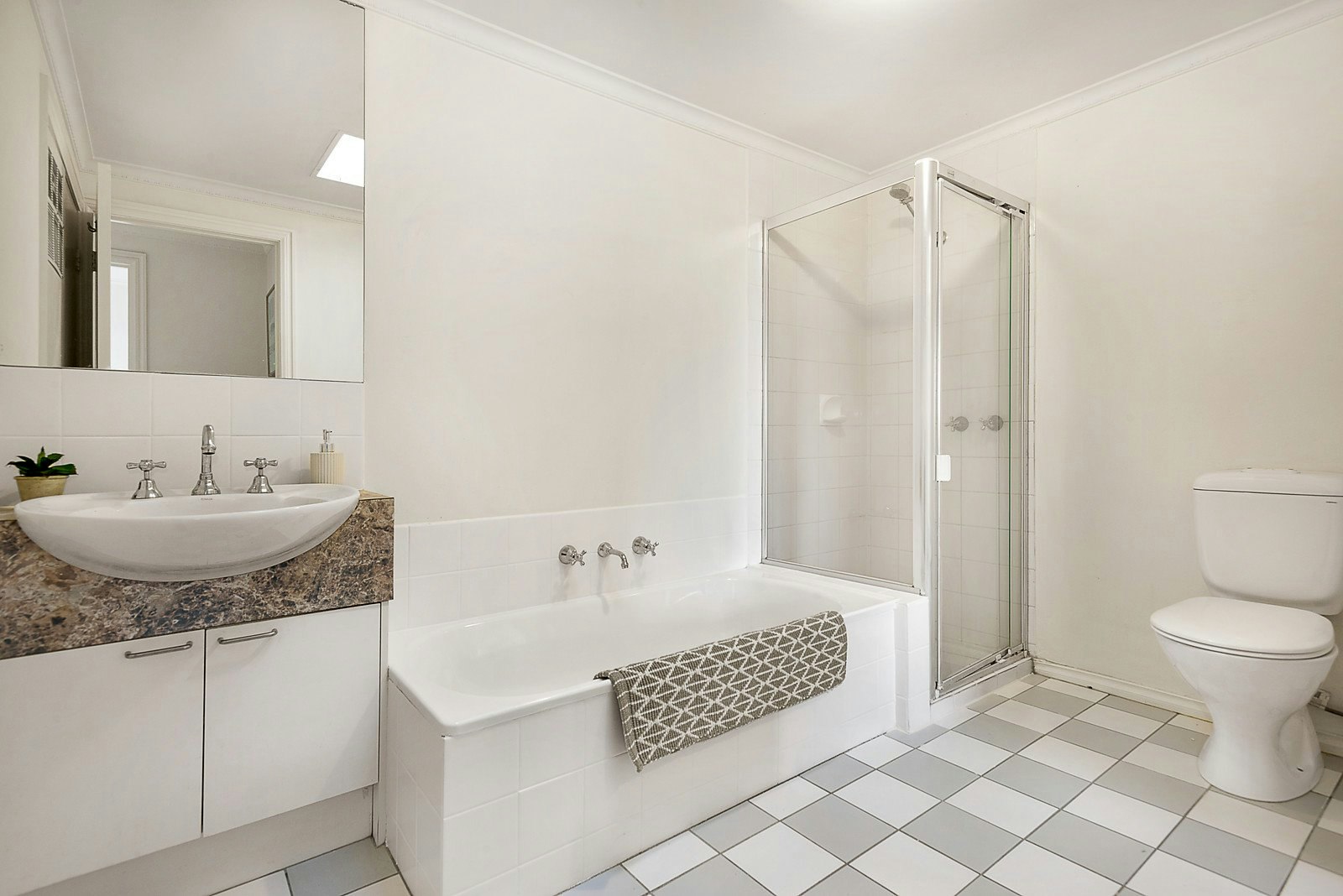 21/2 Henrietta Street, Hawthorn, VIC