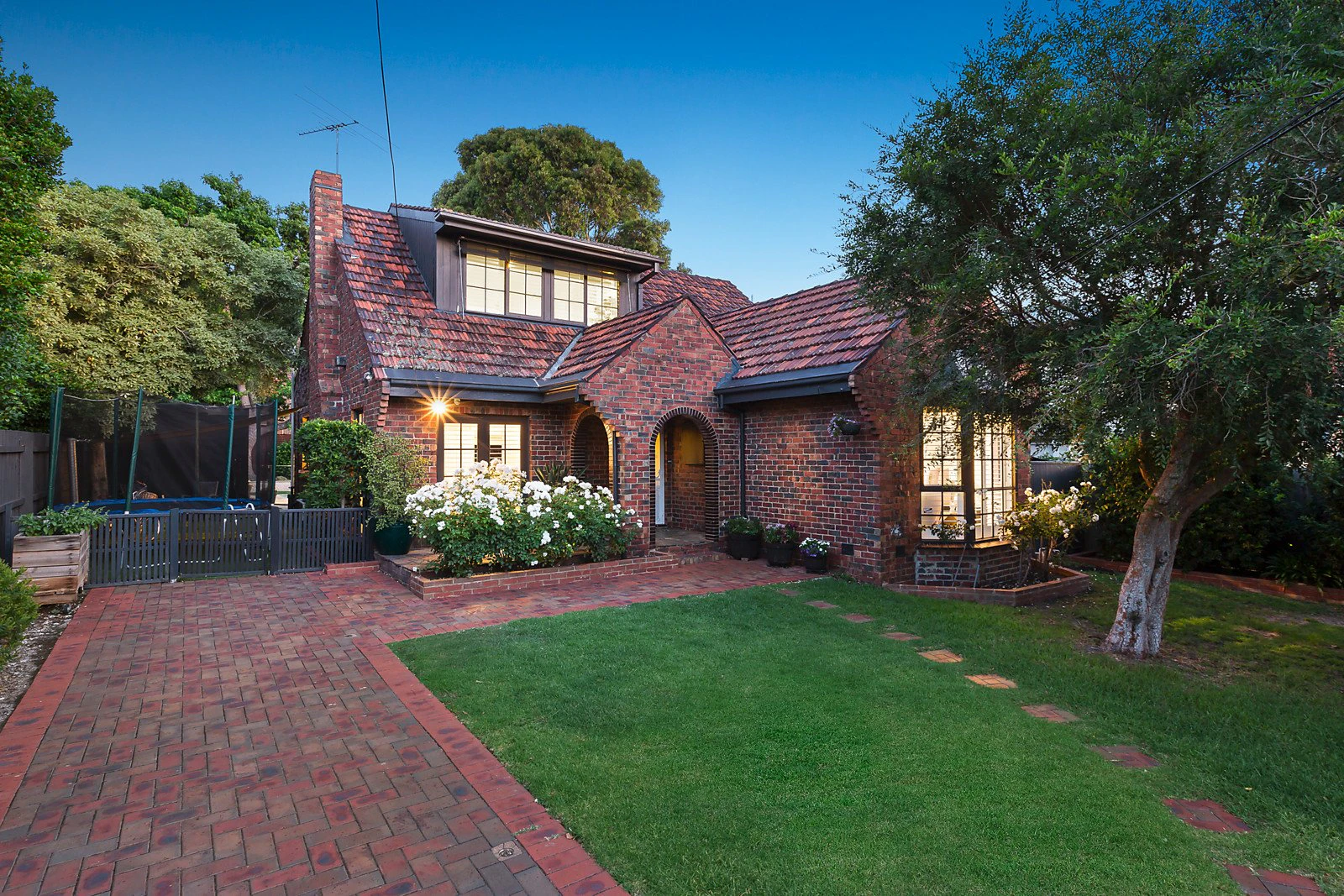 8 Tuxen Court, Brighton East, VIC