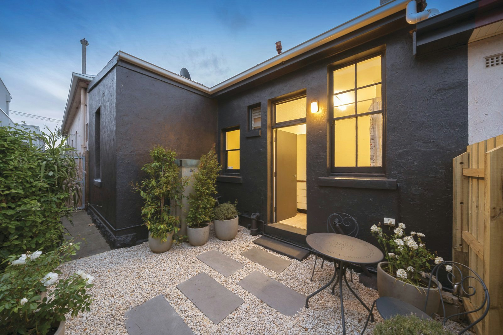 2/21 Illawarra Road, Hawthorn, VIC