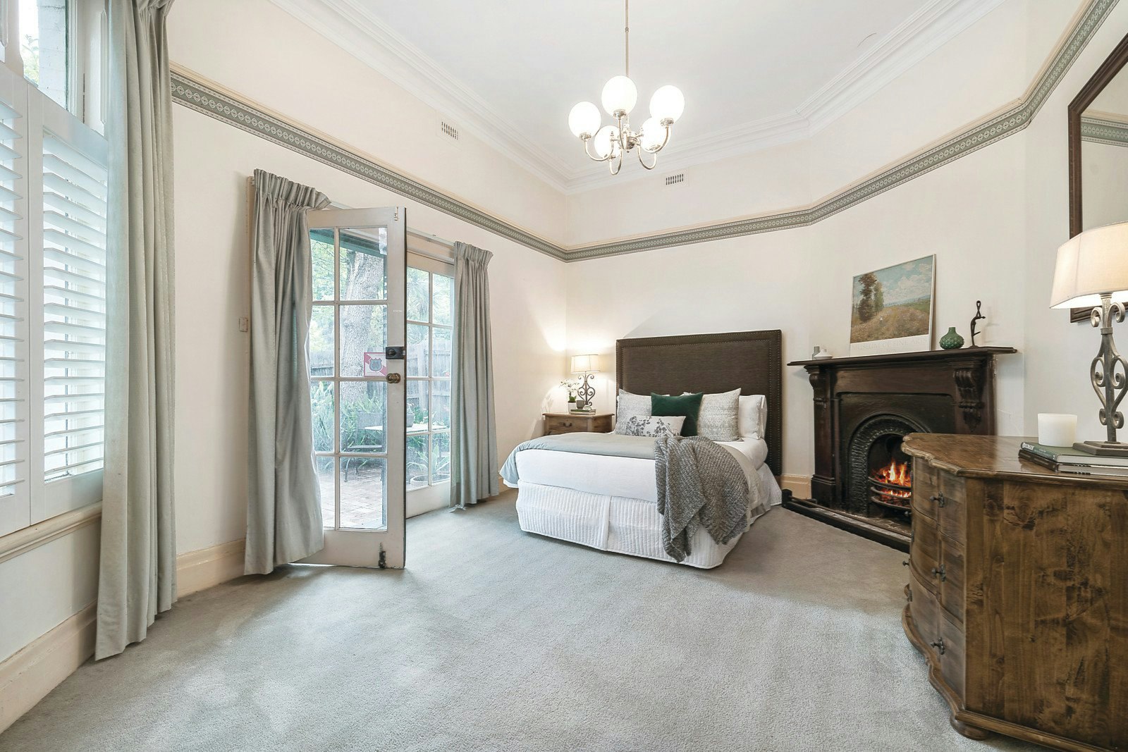 8 Valentine Grove, Armadale, VIC