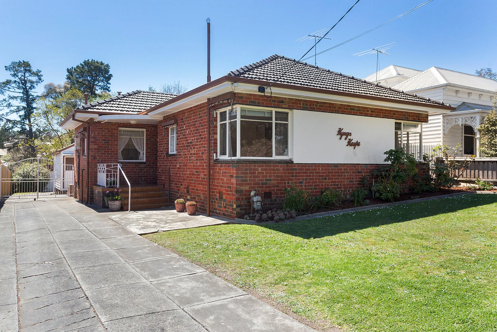 13 Sunbury Crescent, Surrey Hills, VIC