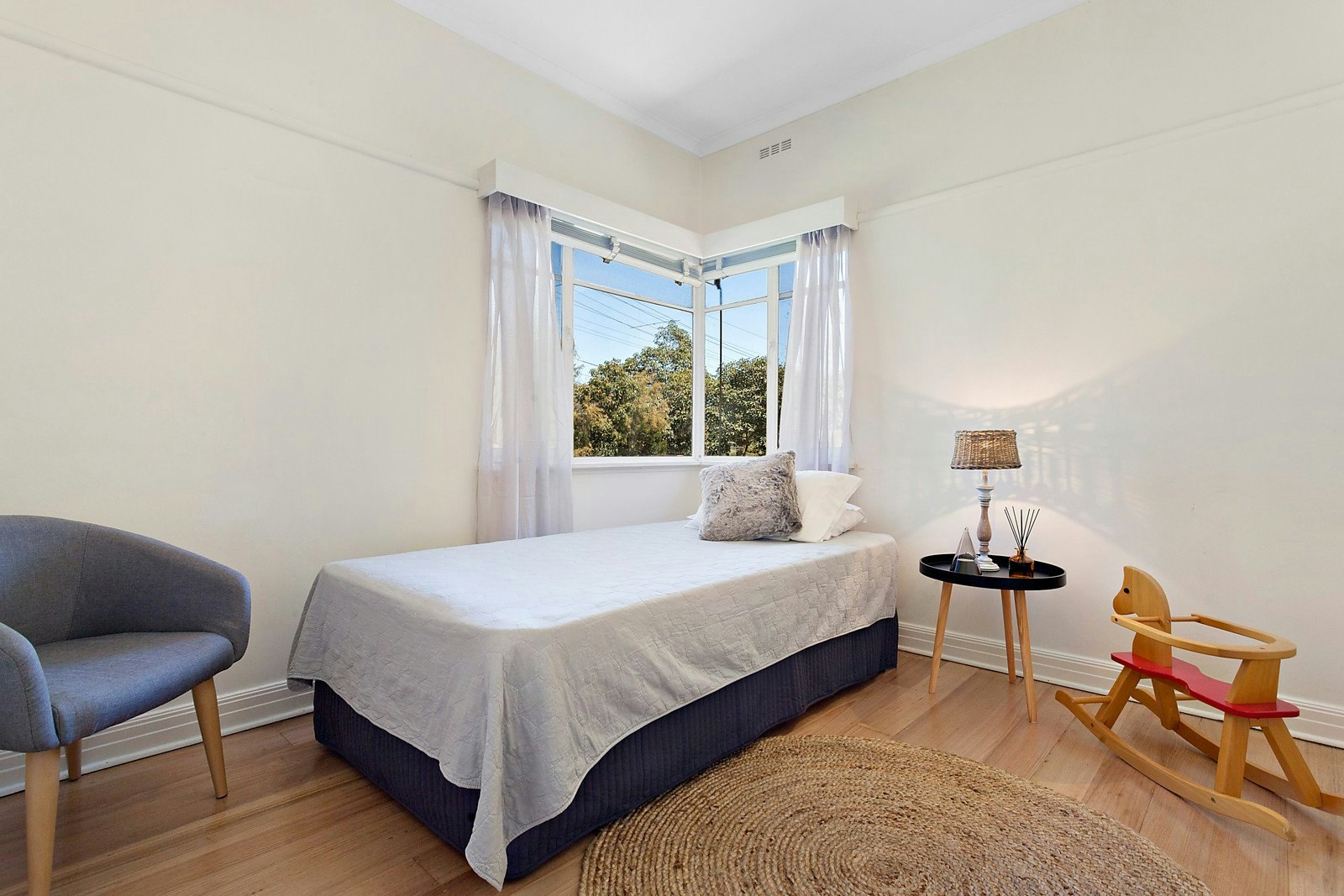 13 Sunbury Crescent, Surrey Hills, VIC