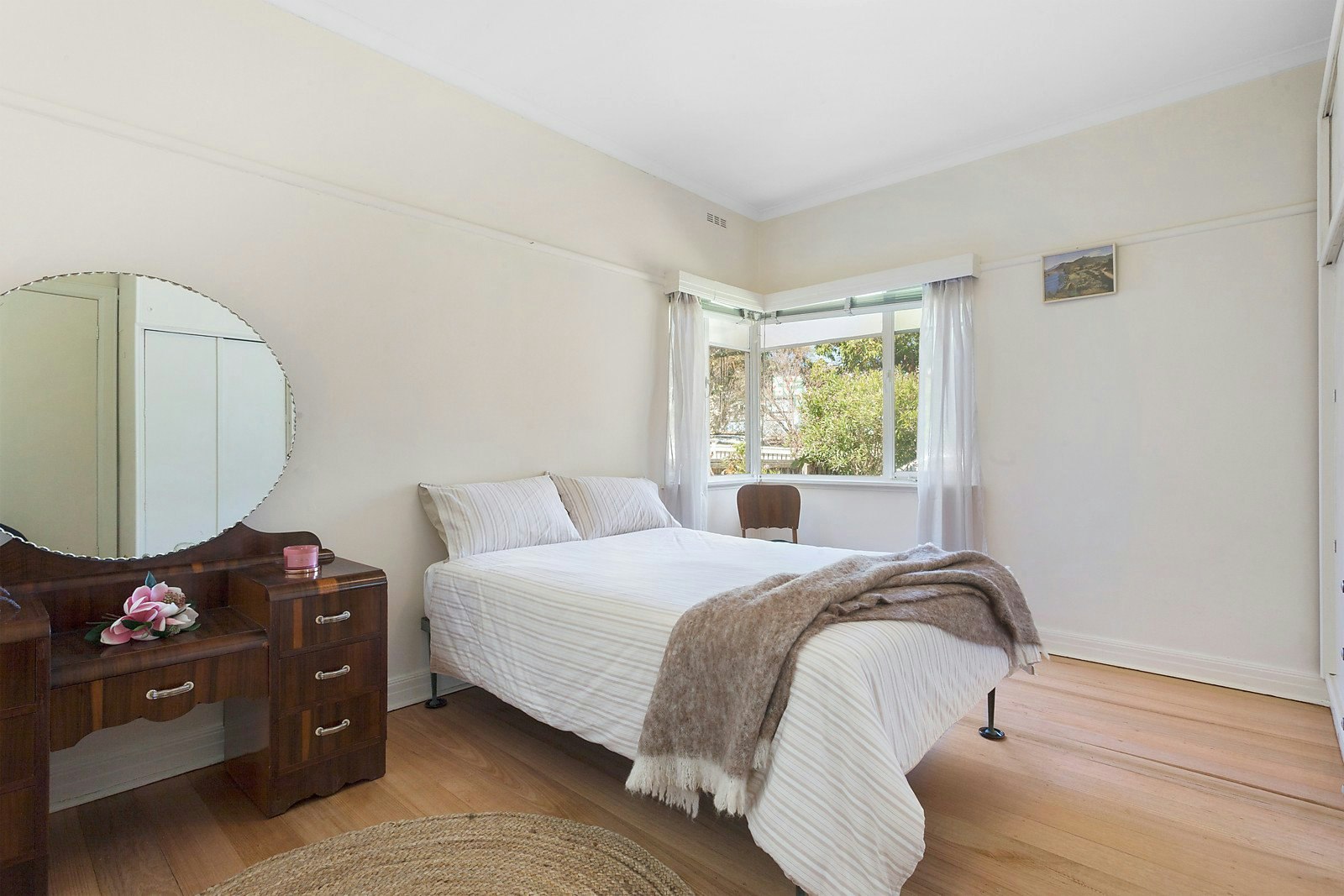 13 Sunbury Crescent, Surrey Hills, VIC