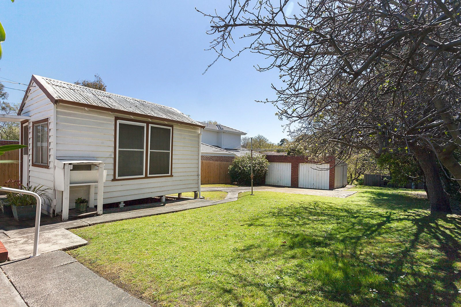 13 Sunbury Crescent, Surrey Hills, VIC