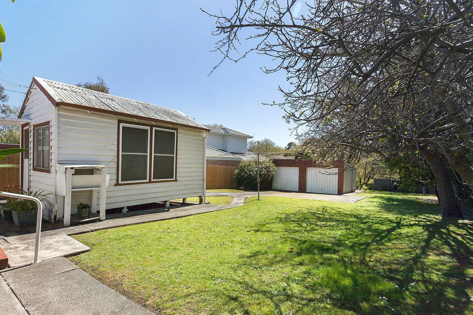 13 Sunbury Crescent, Surrey Hills, VIC