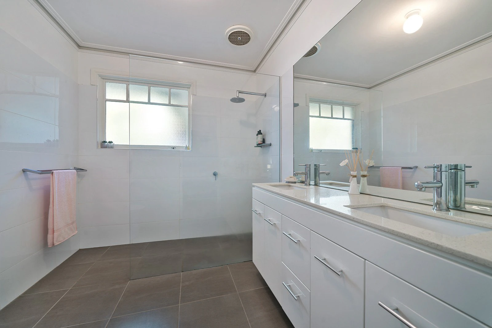 1/12 Van Ness Avenue, Glen Iris, VIC