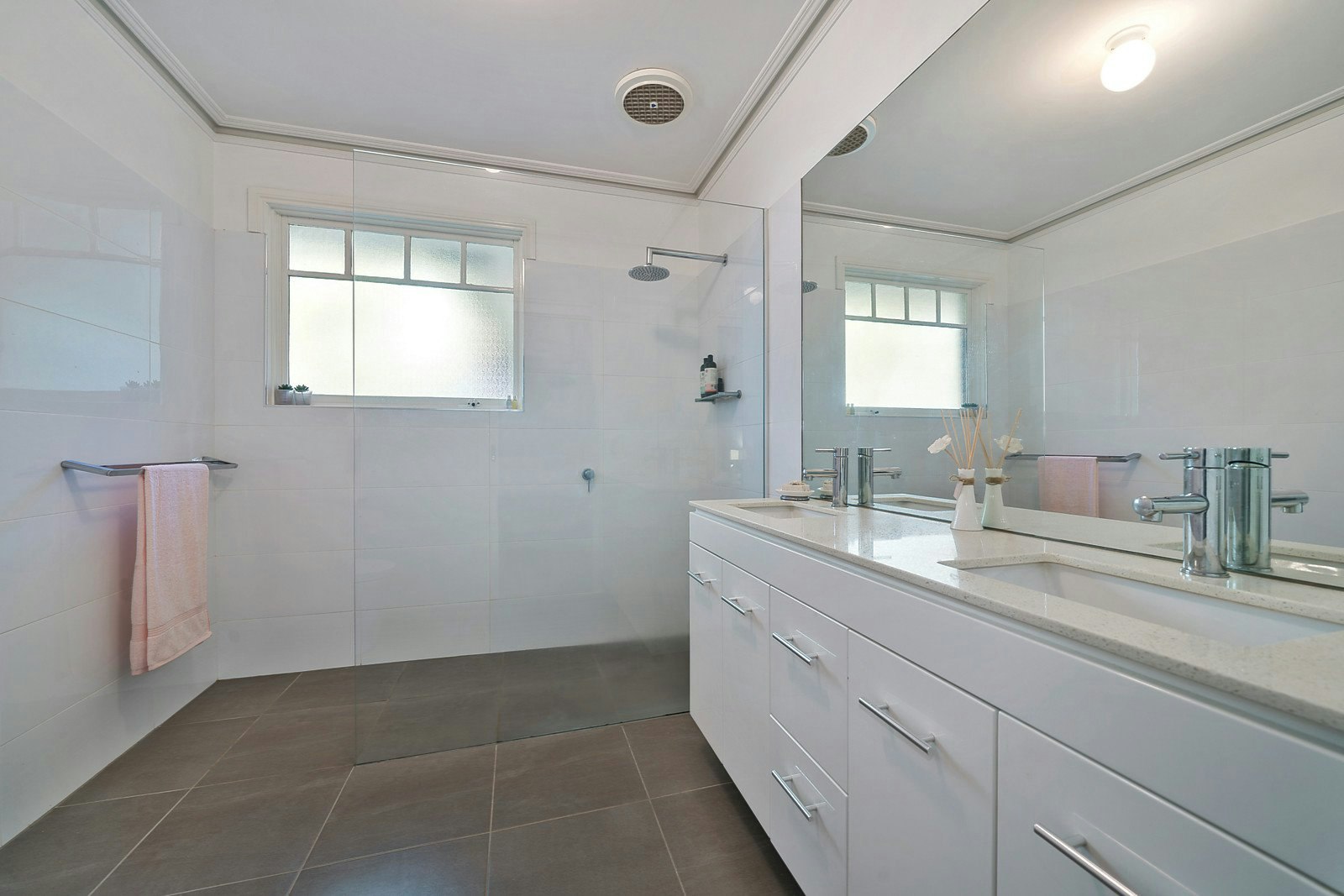 1/12 Van Ness Avenue, Glen Iris, VIC