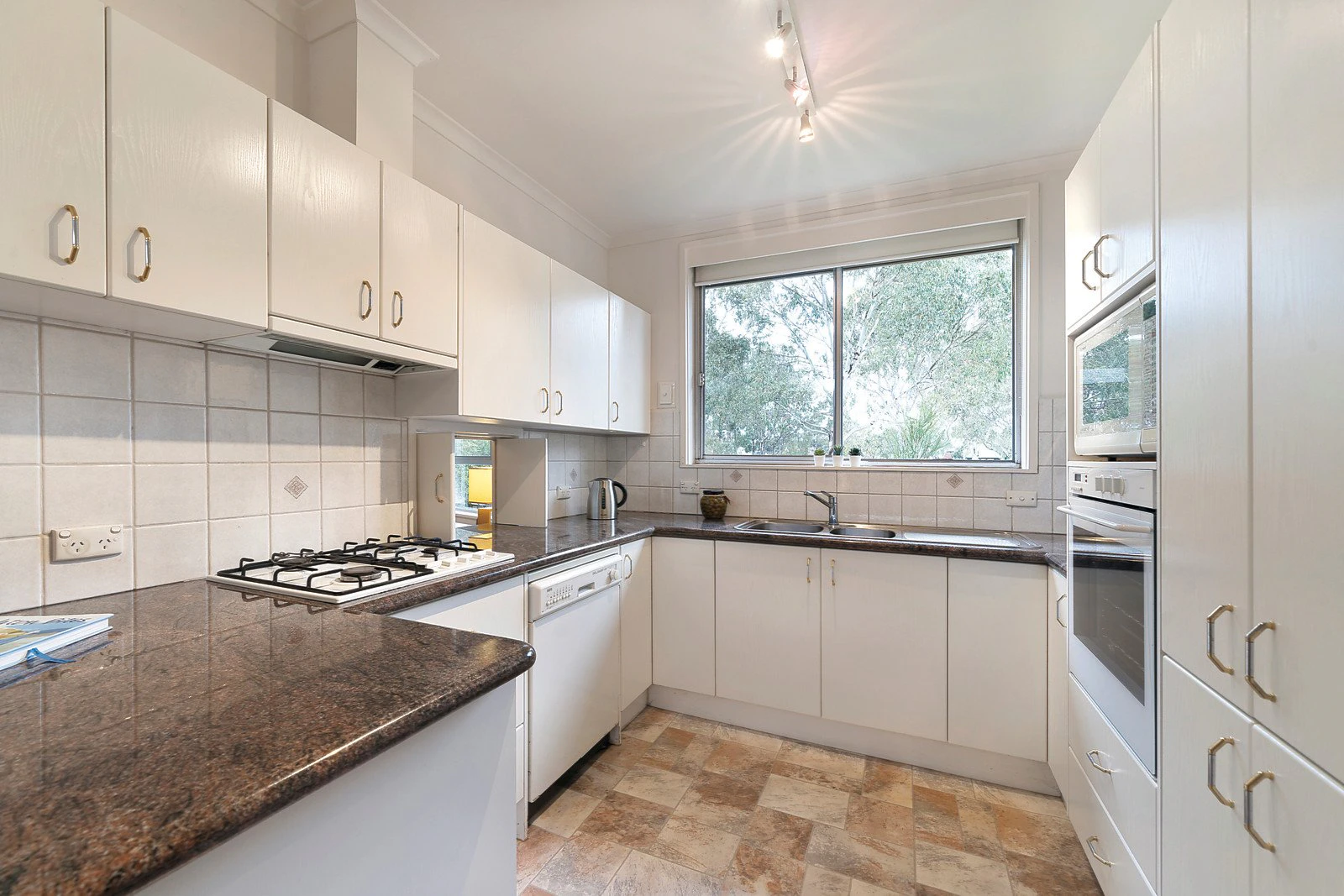 4 Horton Close, Brighton, VIC