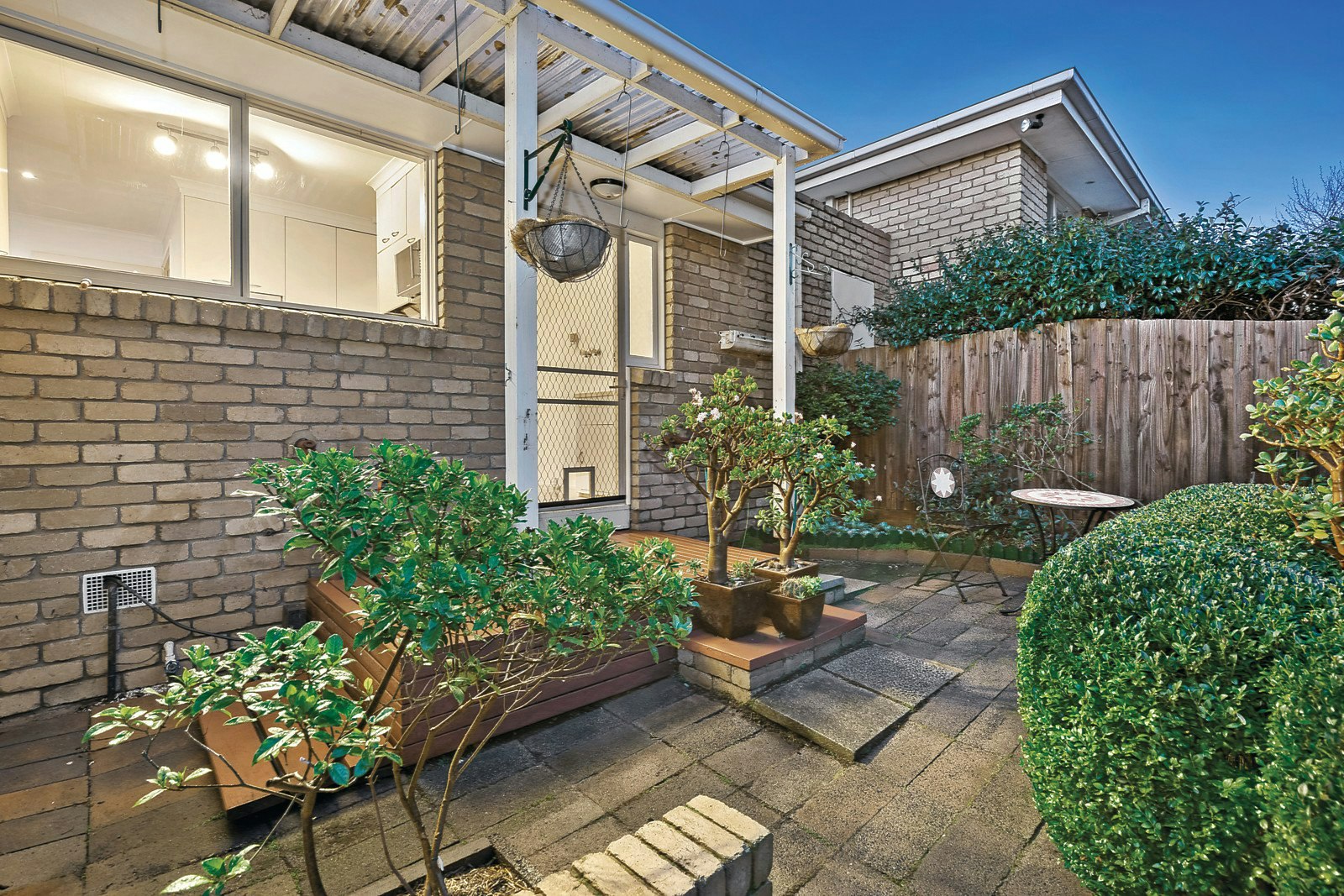 1/5 Florence Road, Surrey Hills, VIC