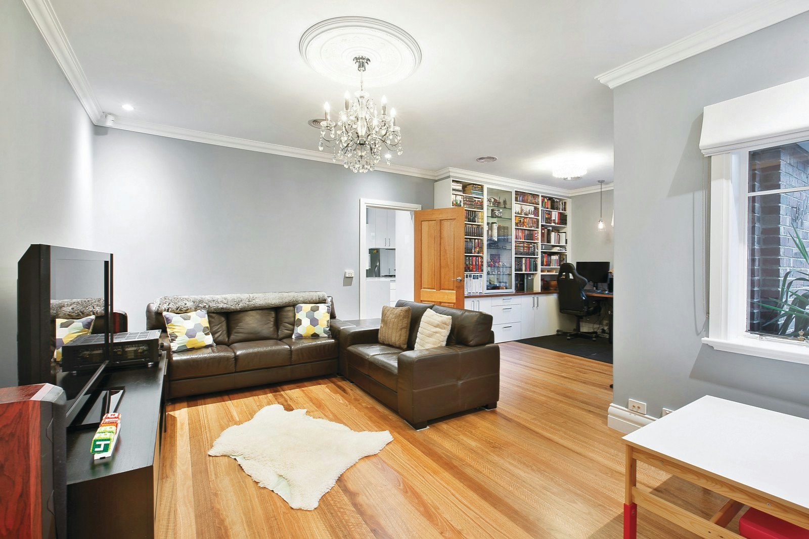 8 Serpentine Street, Mont Albert, VIC