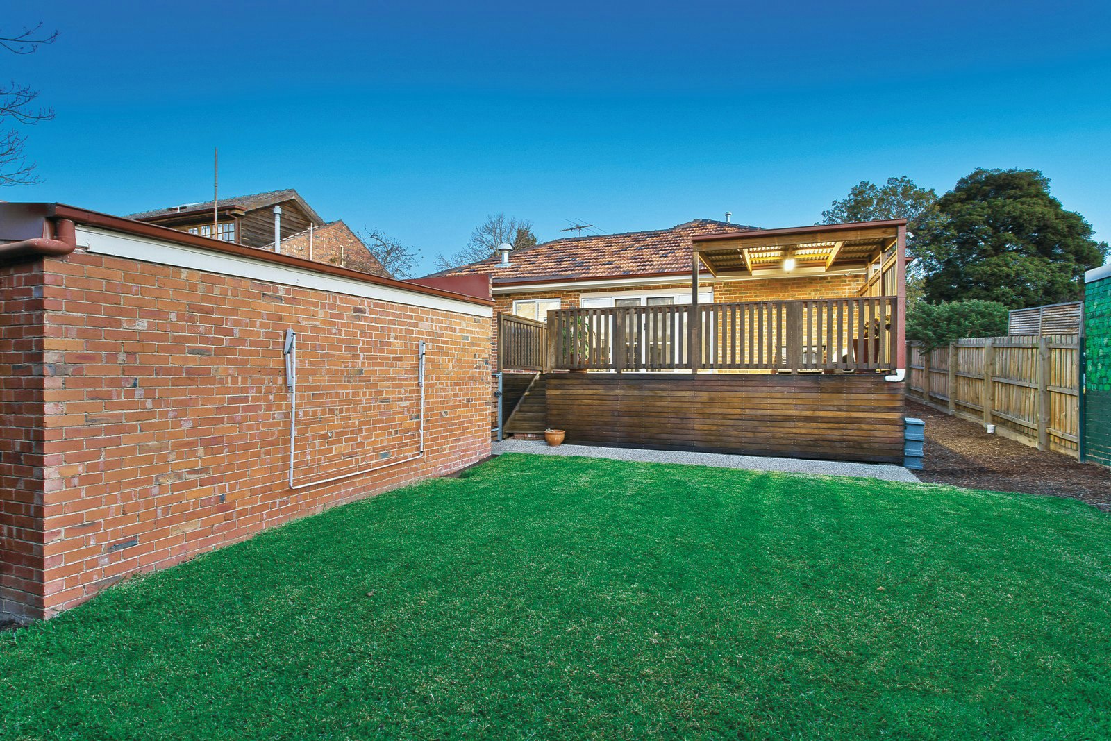 8 Serpentine Street, Mont Albert, VIC