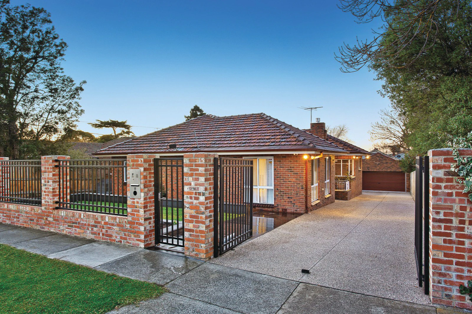 8 Serpentine Street, Mont Albert, VIC