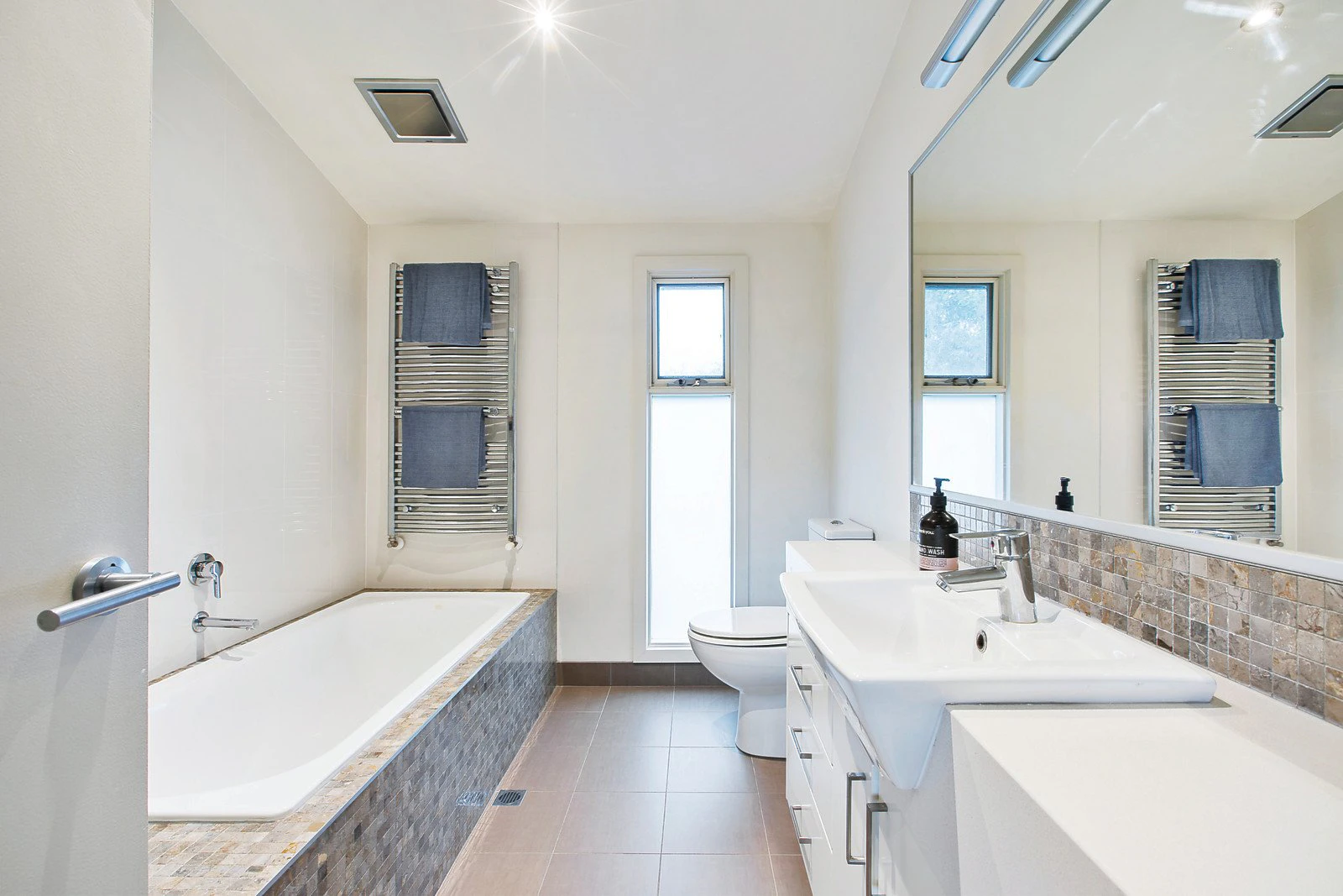 75a Rostrevor Parade, Mont Albert North, VIC
