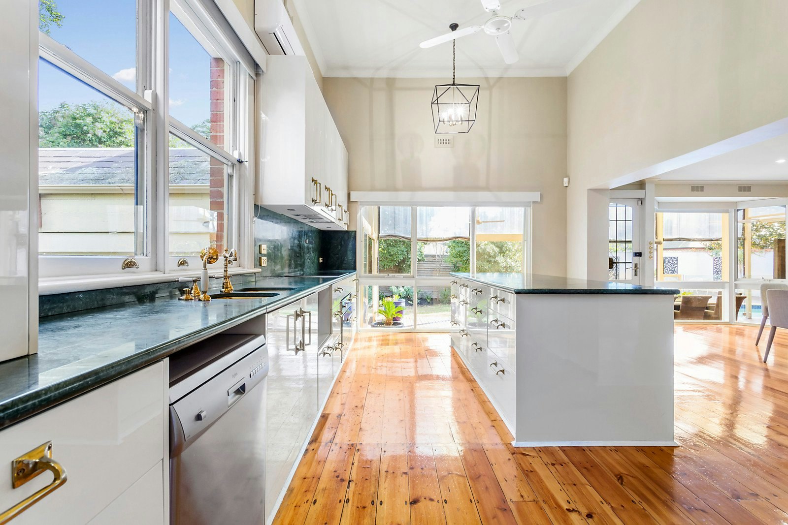 17 Selbourne Road, Kew, VIC