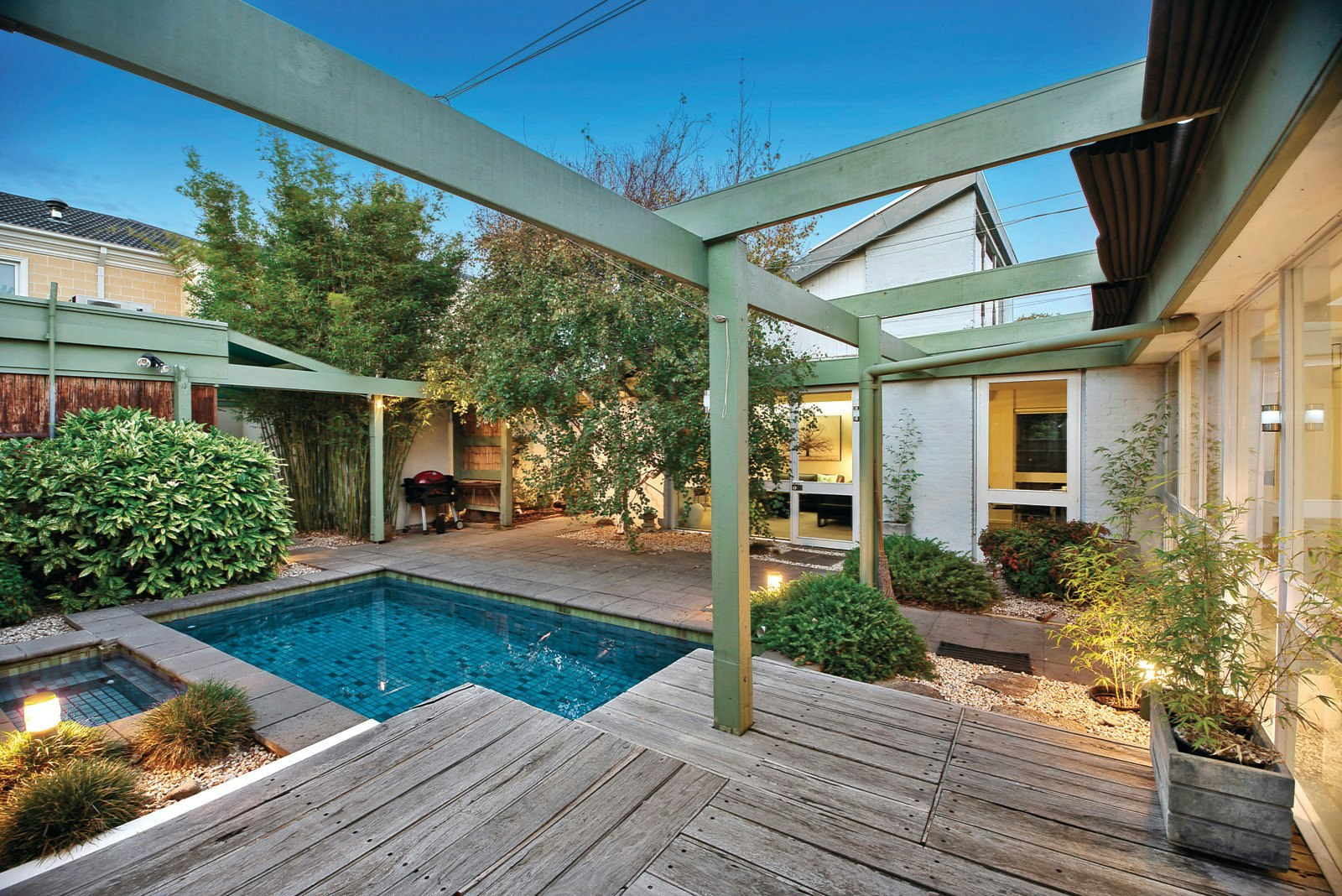 2A Leslie Grove, Brighton, VIC